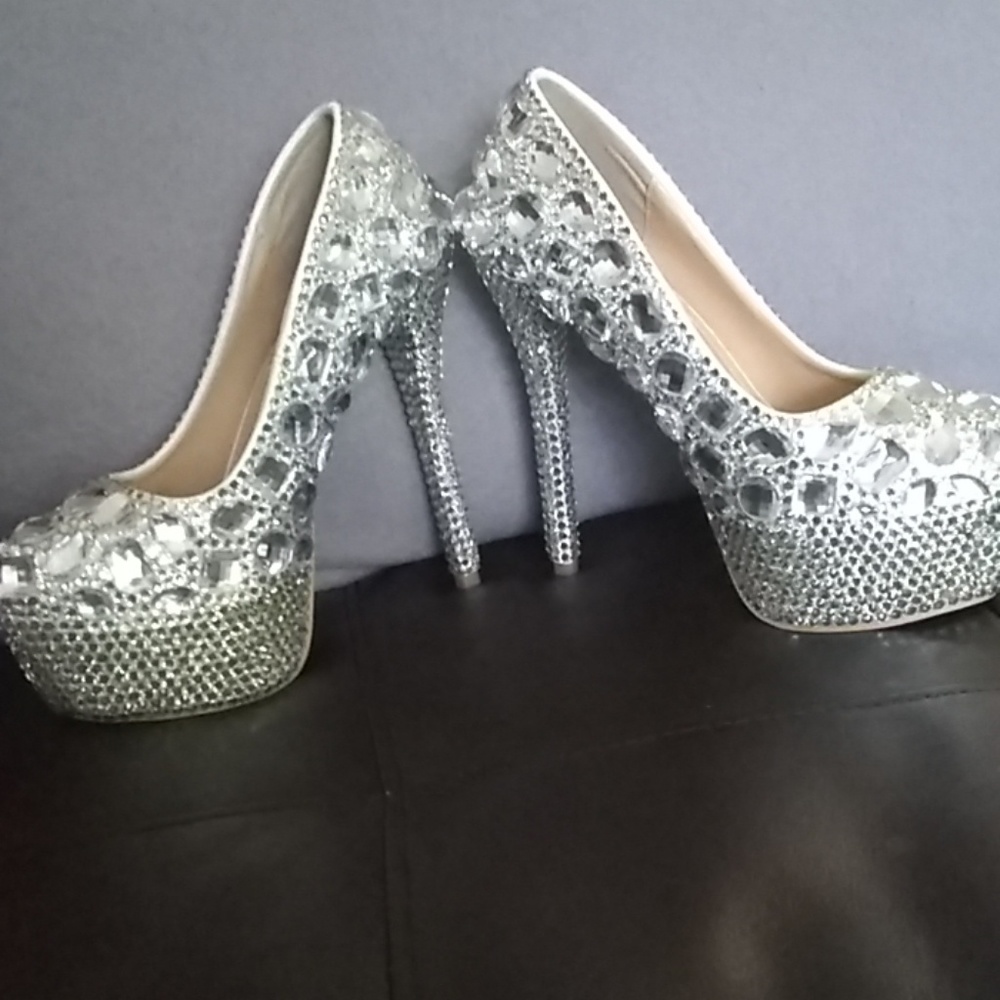 High heels - Picture 2 of 2